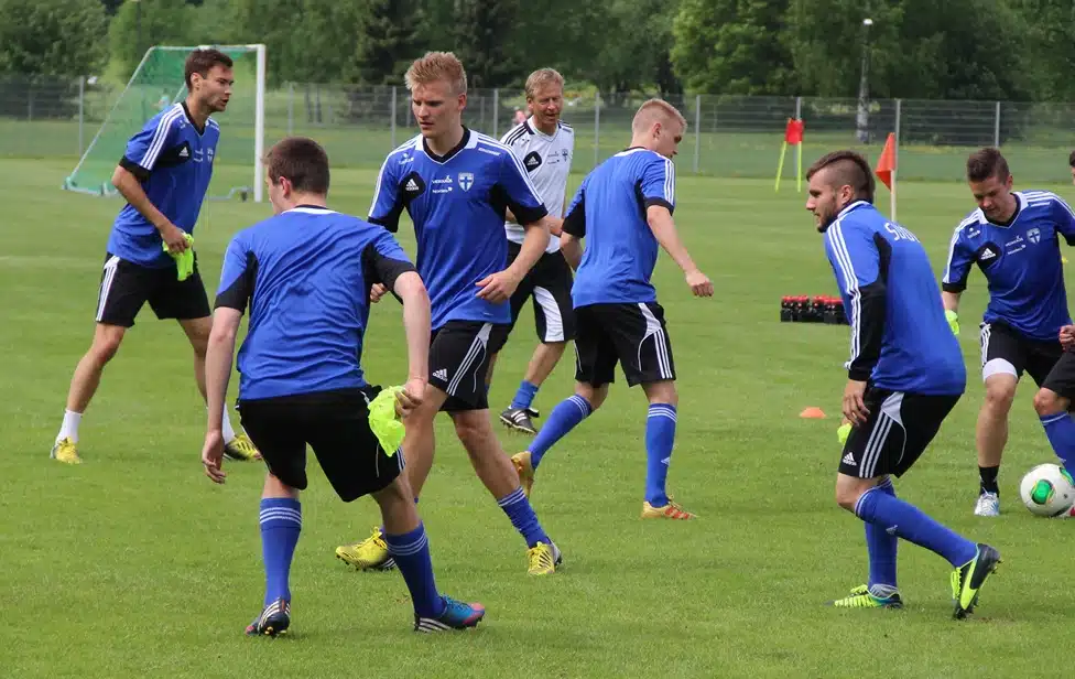 Huuhkajat Tshekki-peliin