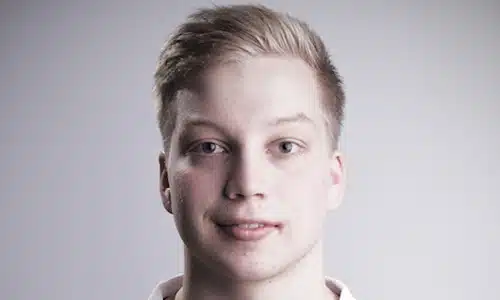 Nuori laitapuolustaja jatkaa AC Oulussa