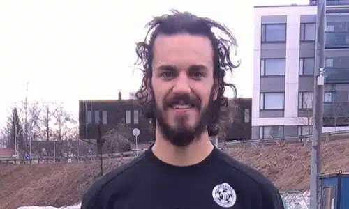 MP lainaa nuoren Ilves-topparin