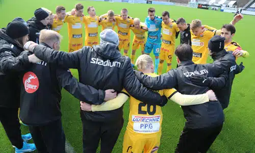 Ykkösen kärkitaistelu tiivistyi