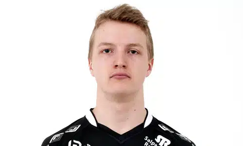 Hakalla testipelaajia harjoituksissa