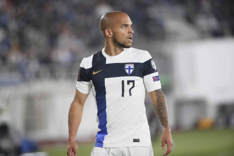 Haastattelu: Nikolai Alholla vaihtuvat valmentajat seurassa ja Huuhkajissa – ”Viides päävalmentaja tällä kaudella”