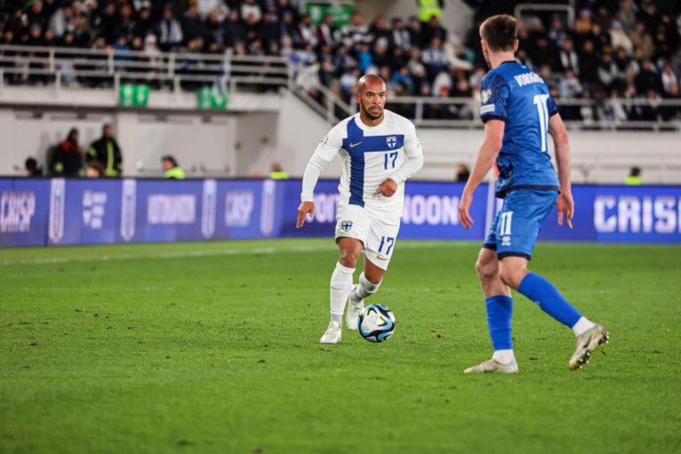 Haastattelu: Nikolai Alho ei harmittele Huuhkajien altavastaaja-asemaa – ”Siinä pystyy näyttämään parastaan”