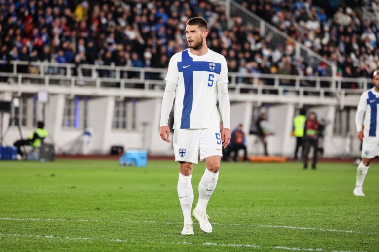 Haastattelu: Arttu Hoskonen antaa Hollanti-ottelussa näyttöjä siirtomarkkinoille – ”Helpompi keskustella seurojen kanssa”