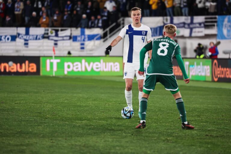 Haastattelu: Huuhkajien runkopuolustaja odottaa kovaa Puolaa – ”Kosto mielessä”