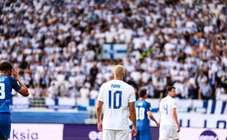 Haastattelu: Olli Huttunen kertoo Teemu Pukin merkityksestä Huuhkajille – ”Suomalaisittain poikkeuksellinen pelaaja”