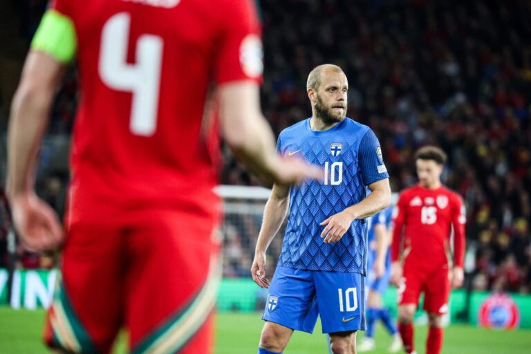 ANA-lyysi: Antti Niemi puolustaa konkareiden asemaa Huuhkajissa – ”Kuka hänen tilalleen?”