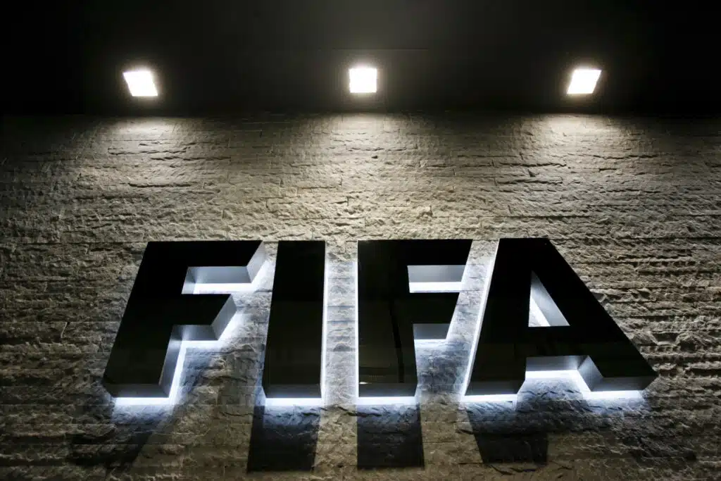 Näkökulma: FIFA rahastaa ja jakaa rahaa harvoille valituille