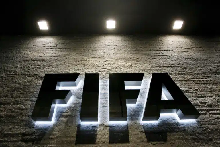 Näkökulma: FIFA rahastaa ja jakaa rahaa harvoille valituille