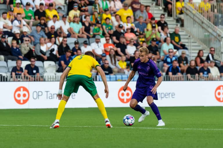 Haastattelu: Huuhkajien toppari tyytyväinen siirtoon – ”Ei ole kaduttanut”