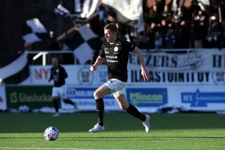 Haastattelu: Fanien toive, päästäkää ”oma poika irti” – ”Ei tarvitse vammoja miettiä”