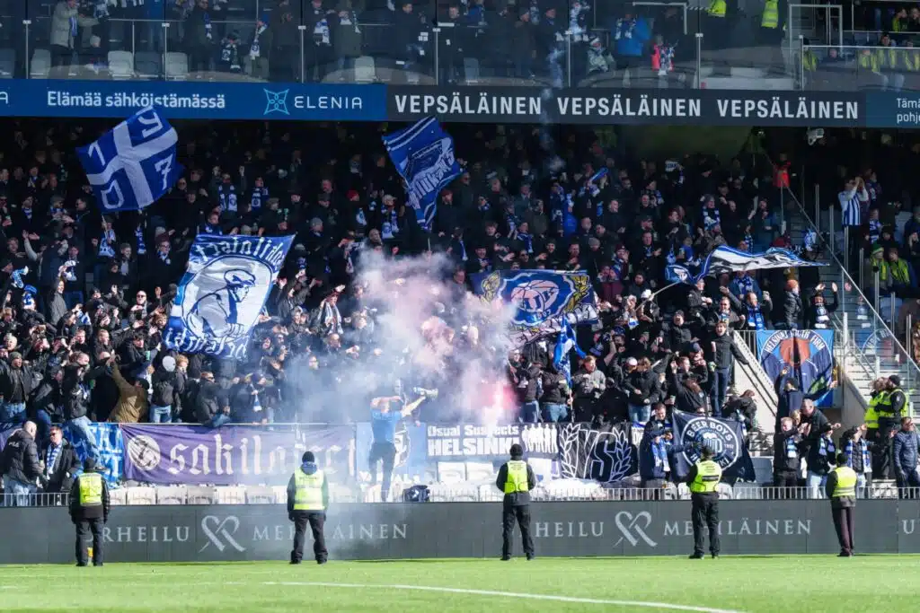 Näkökulma: Selostajakaksikon tylyt terveiset HJK:n ”kannattajille” – ”Kadotkaa Suomi-futiksesta!”