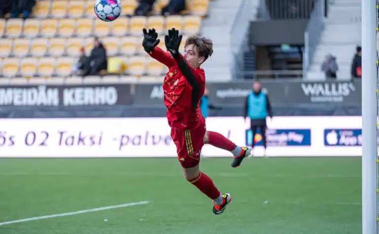 Haastattelu: Onko Huuhkajat jo tavoitteena Veikkausliigan maalivahtitähdellä? – ”Vielä parin stepin päässä”