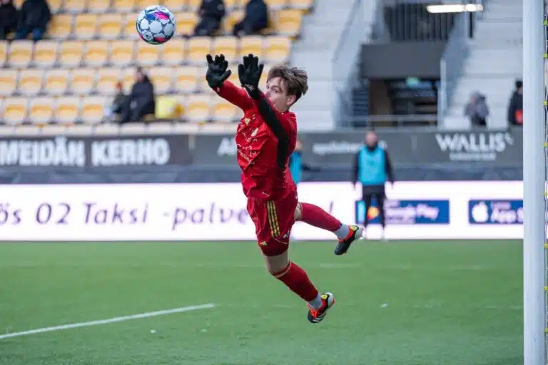 Haastattelu: Onko Huuhkajat jo tavoitteena Veikkausliigan maalivahtitähdellä? – ”Vielä parin stepin päässä”