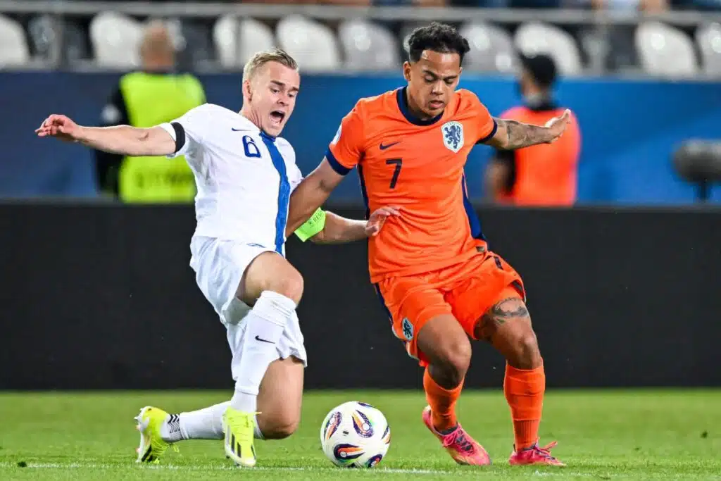 Huuhkajien Santeri Väänänen ei kavahda kovaa Hollantia – ”Pitää uskaltaa tehdä asioita, joissa on hyvä”