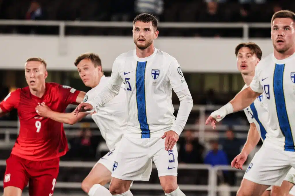 Äärimmäisen mielenkiintoinen kesä edessä – mihin Huuhkajien tähdet päätyvät?