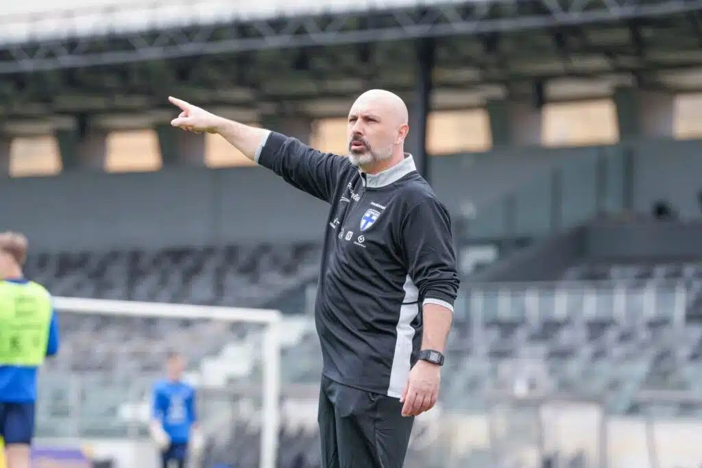 Näkökulma: Kovan luokan siirto – taas yksi Huuhkaja-valmentaja uusiin tehtäviin