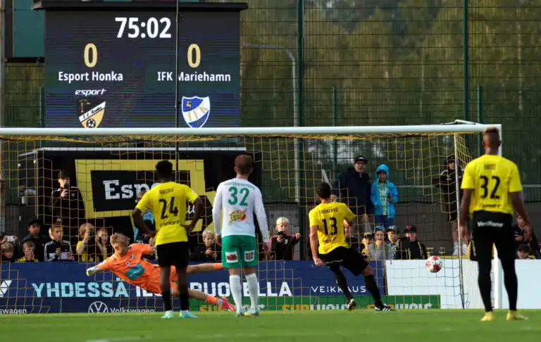 Näkökulma: Perinteiset seurat vahvoilla alasarjoissa – Hongalla iso dilemma