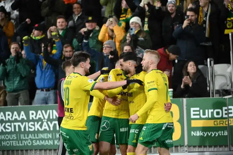 Haastattelu: Mitalijoukkueen päävalmentaja tyytyväinen – ”Voisimme aloittaa liigan vaikka huomenna”