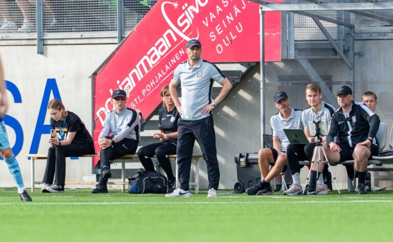 Haastattelu: Ennätysputkessa oleva päävalmentaja ihmettelee yhteensattumaa – ”Oli vain savuavat rauniot”