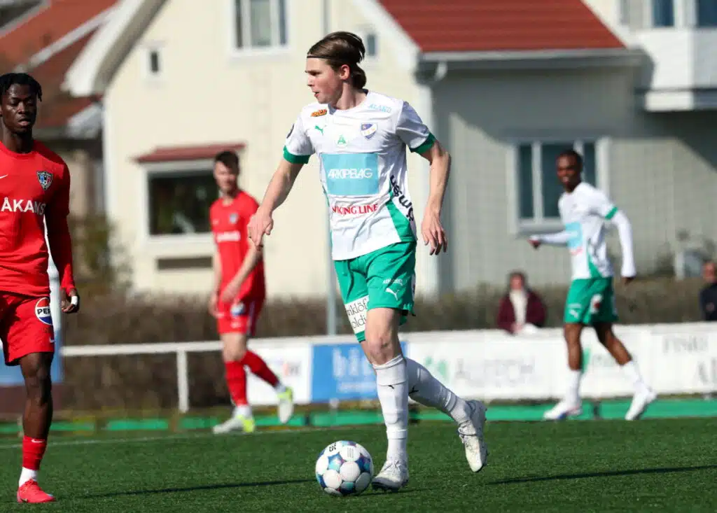 Haastattelu: KuPS:n uusi keskikentän moottori – ”Vähempään ei tyydytä kuin mestaruuteen!”