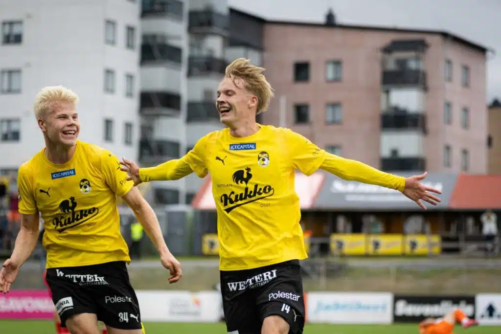 Top-kuusi Veikkausliiga: KuPS turva-autona, maalivahtiruletti, pohjalla vakava tuolileikki…