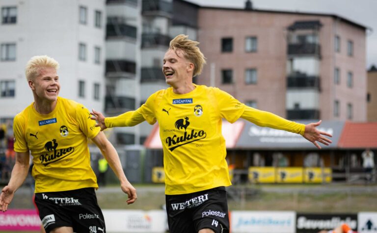 Top-kuusi Veikkausliiga: KuPS turva-autona, maalivahtiruletti, pohjalla vakava tuolileikki… Top-kuusi Veikkausliiga: KuPS turva-autona, maalivahtiruletti, pohjalla vakava tuolileikki…