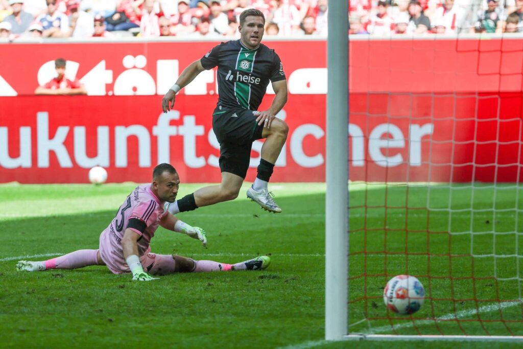 Viikonlopun suomalaiset: Källman ja Walta tykittivät maaleja – Nousutaisteluita menossa