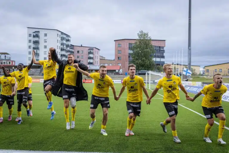 Näkökulma: Kolmen kerroksen väkeä Veikkausliigassa