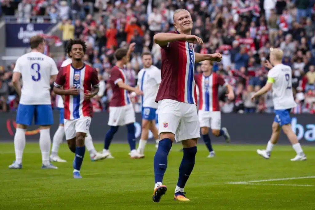 Top kuusi MM-karsinnat: Norjalta naurettava hauiksennäyttö, brittifanit voivat varailla matkoja rapakon taakse