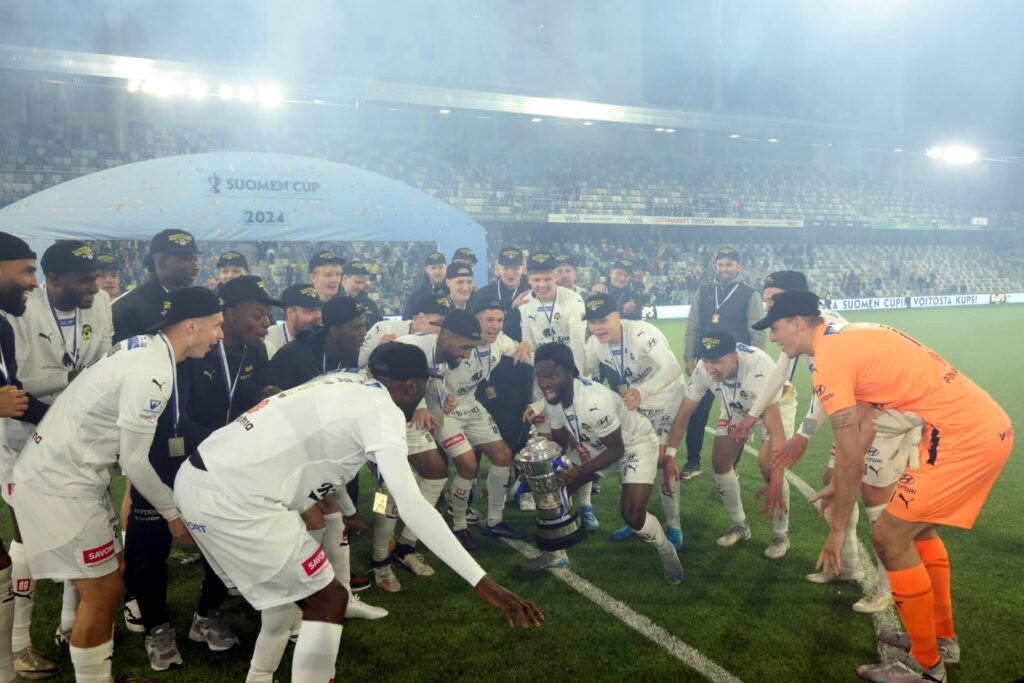 Vieraskynä: Ikuinen cup-romantikko muistelee, miten Antero Nymaniin mahtui 16 tuoppia