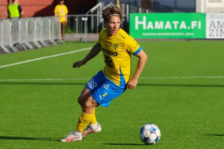 Syöttökone podcastissa: ”Me haluamme kiusata kaikkia meidän yläpuolella olevia jengejä”