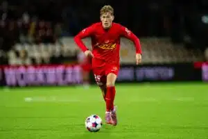 Viikonlopun suomalaiset: Kaksi maalia, historiallinen kohtaaminen, nousutaistelut tiukentuvat