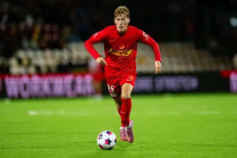 Viikonlopun suomalaiset: Kaksi maalia, historiallinen kohtaaminen, nousutaistelut tiukentuvat