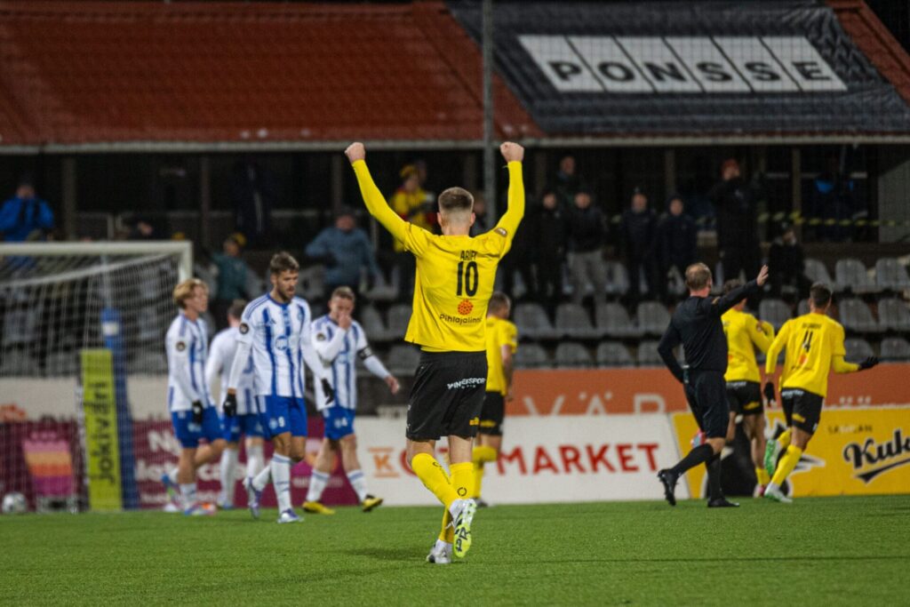 Top kuusi Veikkausliiga: Klassikon seurat synkissä tunnelmissa – KuPS vei modernin klassikon