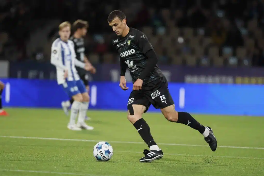 Top kuusi Veikkausliiga – Eremenkoa vaaditaan Huuhkajiin, KuPS reissaa, takki kääntyi Seinäjoella