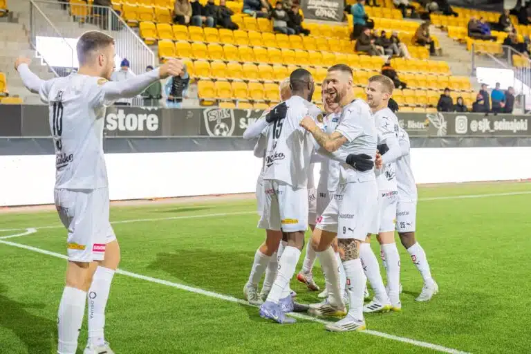 Top kuusi Veikkausliiga – KuPS juhlii jälleen, huokaus kuului pitkälle: ”Voihan Chukwudi”