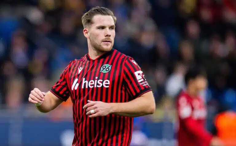 Viikonlopun suomalaiset: Källman lähestyy pörssikärkeä, Keskinen triplasi maalimääränsä