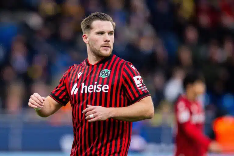 Viikonlopun suomalaiset: Källman lähestyy pörssikärkeä, Keskinen triplasi maalimääränsä