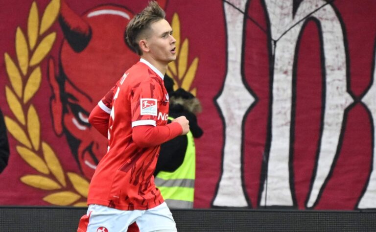 Viikonlopun suomalaiset: Maaleja ympäri Eurooppaa, Skyttä johti ilotulitusta hattutempulla