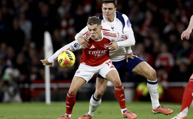 Läpisyöttö: Valioliiga on kiistatta maailman paras jalkapallosarja – Onko se myös fyysisin?