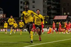 Miehiä tulee ja menee, siirtoikkuna avoimen auki – Kymppipaikan siirtopörssi seuraa tilannetta