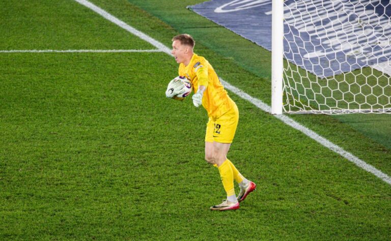 Haastattelu: Viljami Sinisalo janoaa lisää peliaikaa Huuhkajissa – ” Nälkä on kova, näytöntahto vielä kovempi!”