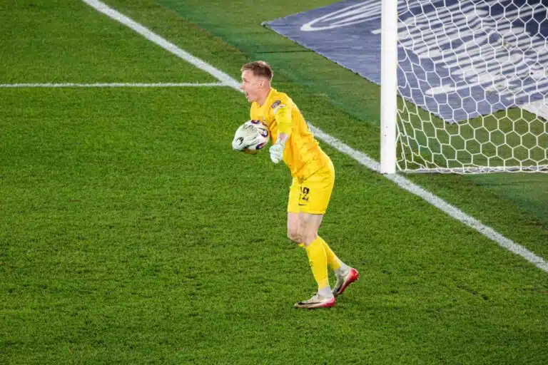 Haastattelu: Viljami Sinisalo janoaa lisää peliaikaa Huuhkajissa – ” Nälkä on kova, näytöntahto vielä kovempi!”