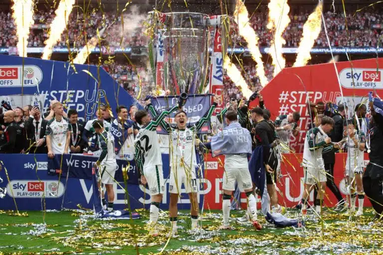 Kymppipaikka selvitti: Kuinka hankalaa nousijoiden säilyminen Valioliigassa todellakin on?