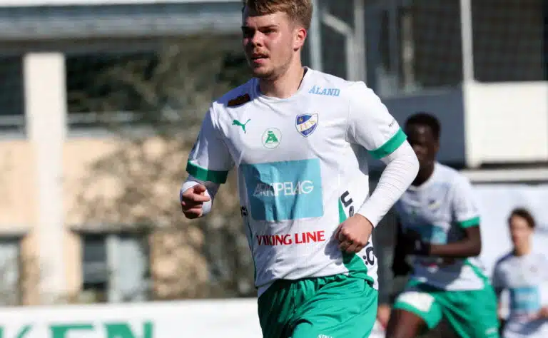 Haastattelu: Liigacup toisen polven liigapelaajan mielessä – ”Lähdemme pärjäämään”