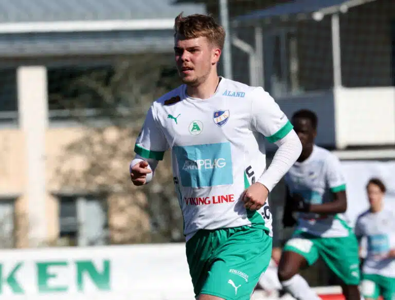 Haastattelu: Liigacup toisen polven liigapelaajan mielessä – ”Lähdemme pärjäämään”