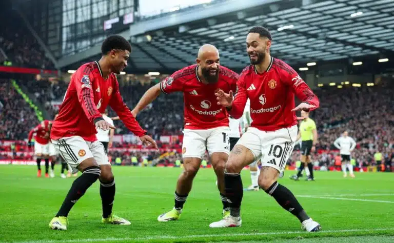 Haastattelu: Asiantuntija iloitsee ManU:n paluusta kärkikahinoihin – ”Siellä mihin se kuuluu”