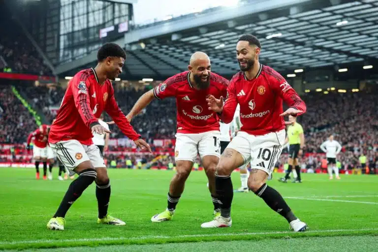 Haastattelu: Asiantuntija iloitsee ManU:n paluusta kärkikahinoihin – ”Siellä mihin se kuuluu”