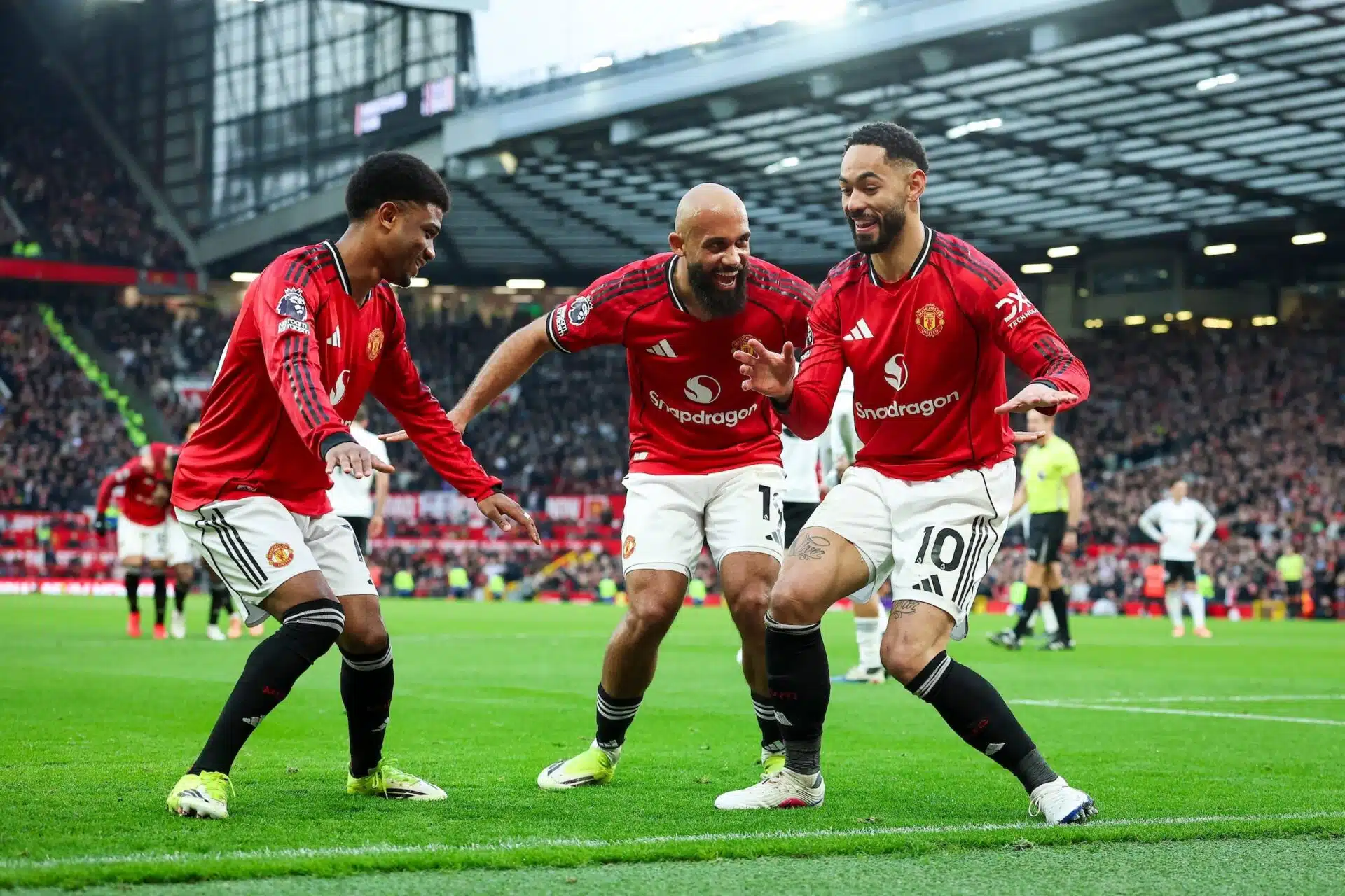 Haastattelu: Asiantuntija iloitsee ManU:n paluusta kärkikahinoihin – ”Siellä mihin se kuuluu”